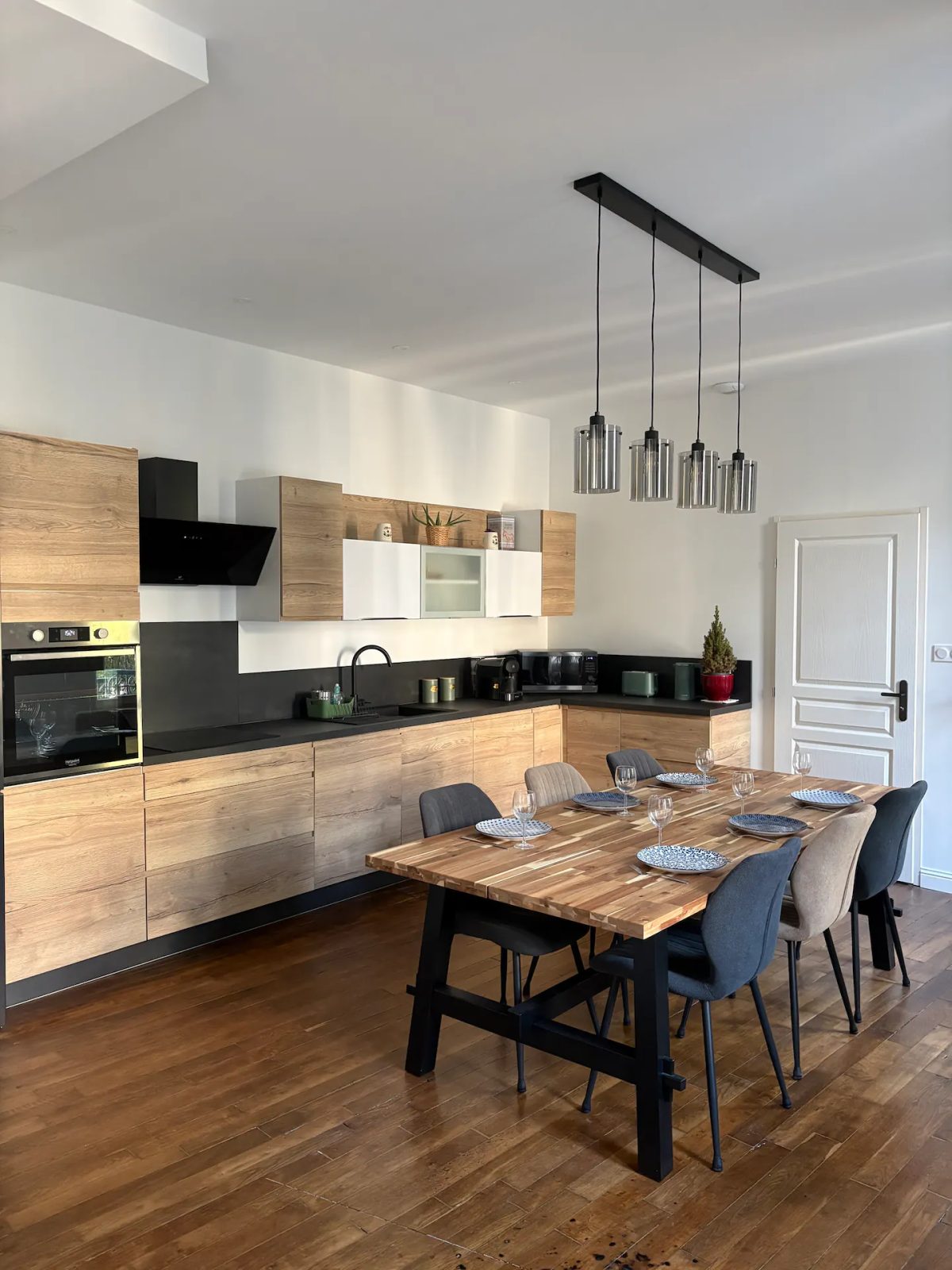 Cuisine équipée et coin repas